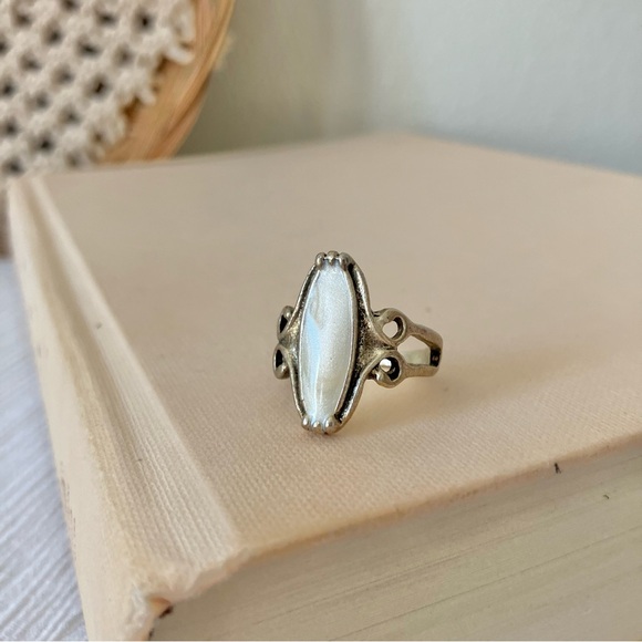 Vintage Jewelry - Vintage “Lilit” White Mother of Pearl Ring Silver Whimsigoth Gothic Enamel Moon